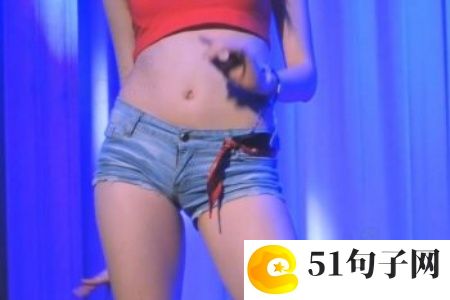 两个女生之间的爱情视频大全：爱情的多重视角